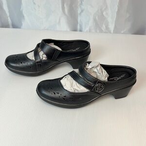 Women's Black Slip-On Shoes v2262